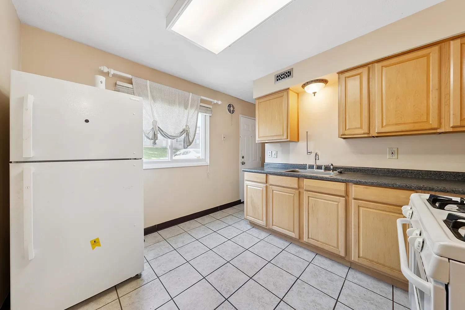 2 bed, 1040 sqft, $1,250 — Photo 4