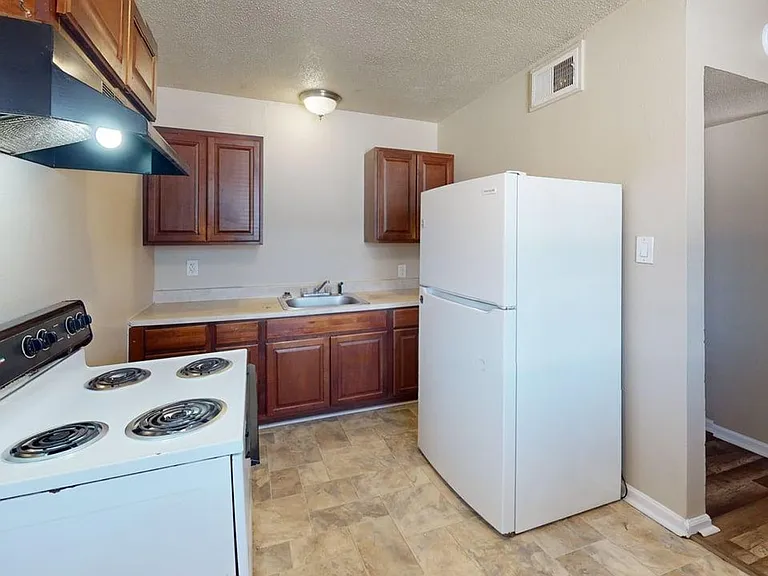 915 S 15th St — Photo 34
