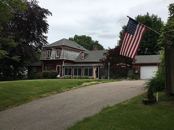 3rd image of 14 Linda Ln