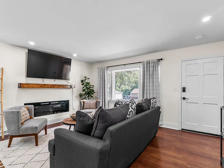 2014 Sandhurst Dr — Photo 7