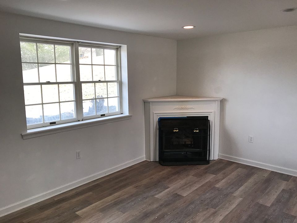 2nd image of 11 Linda Ln