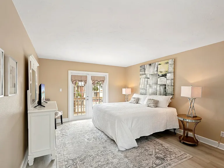 55 N Washington Dr — Photo 35