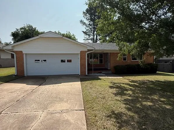 1529 N Oklahoma Ave, Shawnee, OK 74804