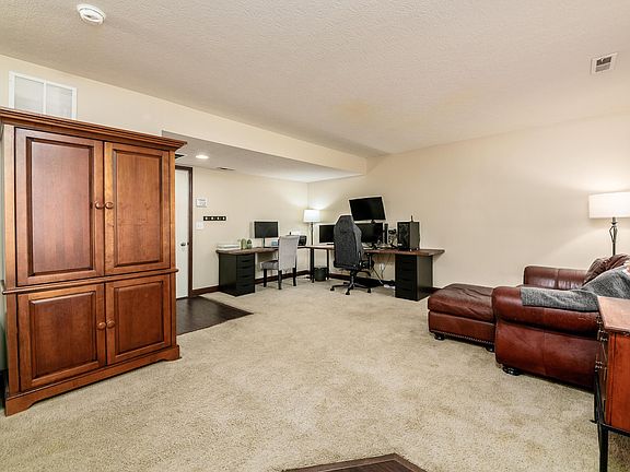 3rd image of 5962 Woodshire Dr