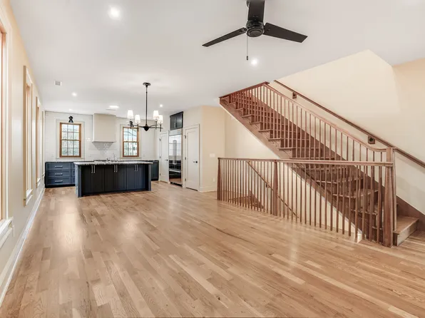 353 SE 4th St, Bentonville, AR 72712