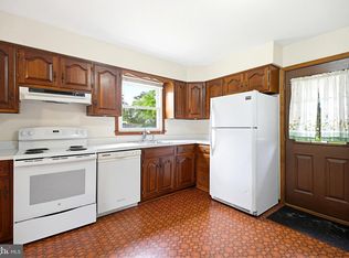 416 Magnolia Rd, Mount Laurel, NJ 08054