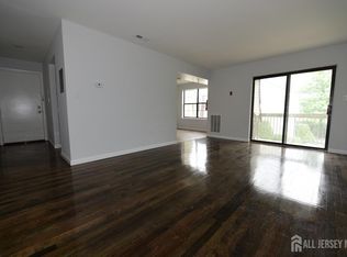 307 Hidden Village Dr, Perth Amboy, NJ 08861