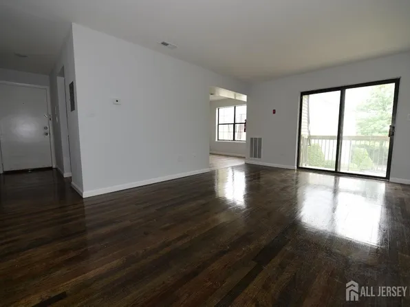 307 Hidden Village Dr, Perth Amboy, NJ 08861