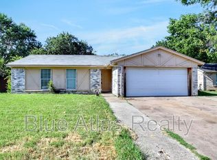 3901 Royal Crest Dr, Fort Worth, TX 76140