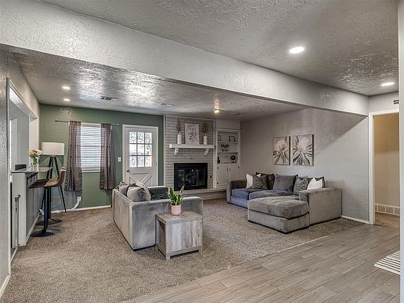 5th image of 2204 Bellaire Dr