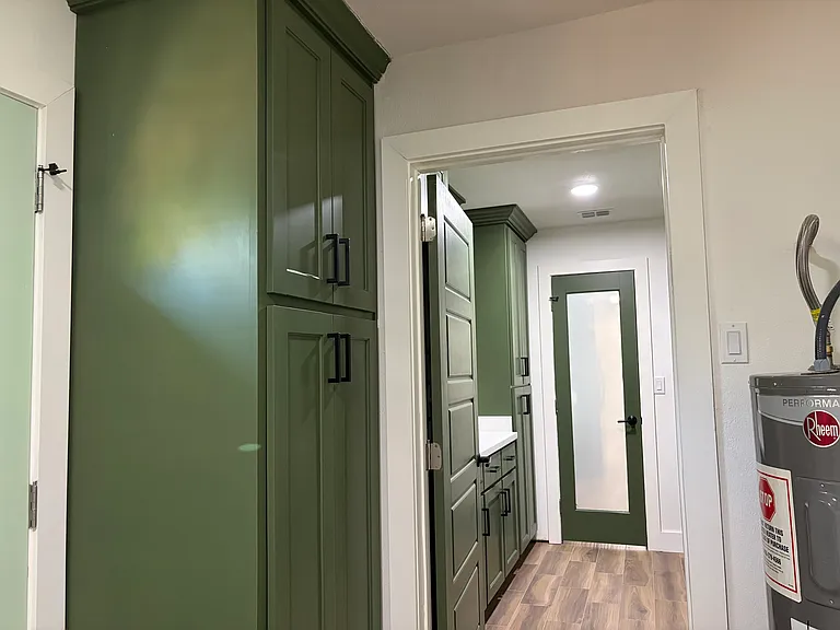 712 Harvey St — Photo 24