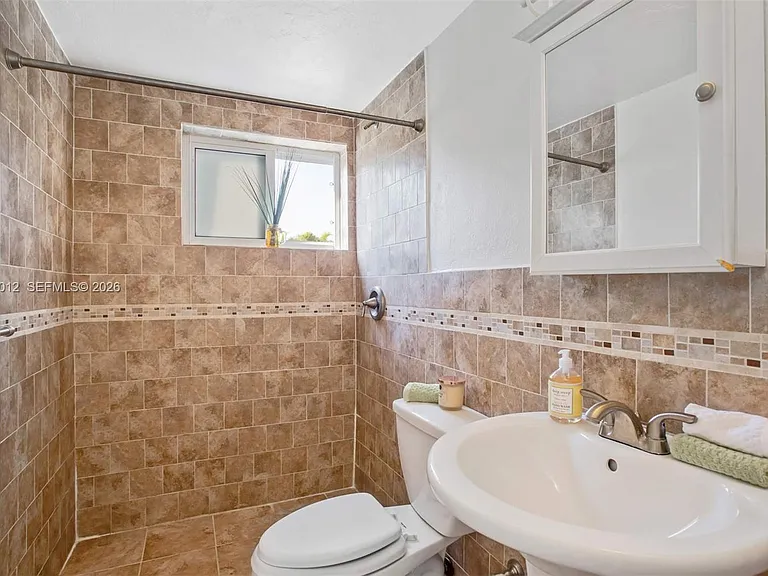 10001 W Bay Harbor Dr #208 — Photo 8
