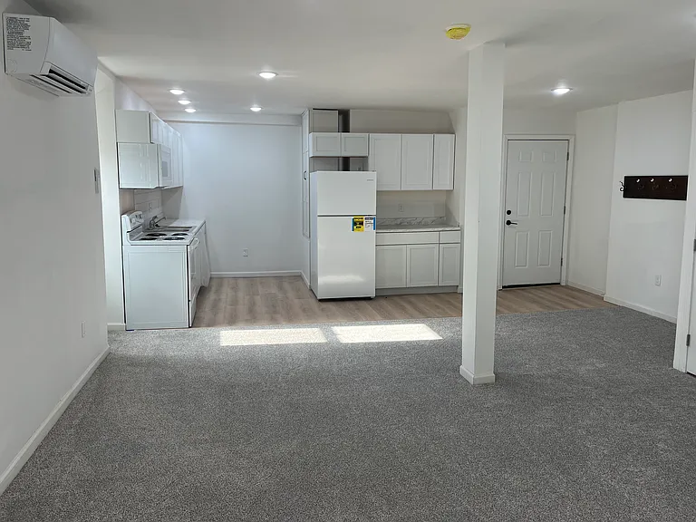 7 E Church St #4 — Photo 2