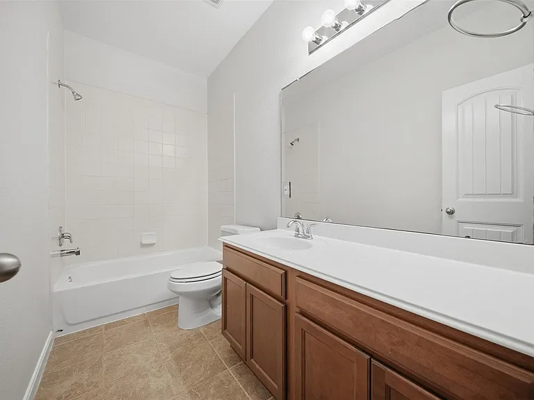 11126 Celano Dr — Photo 24