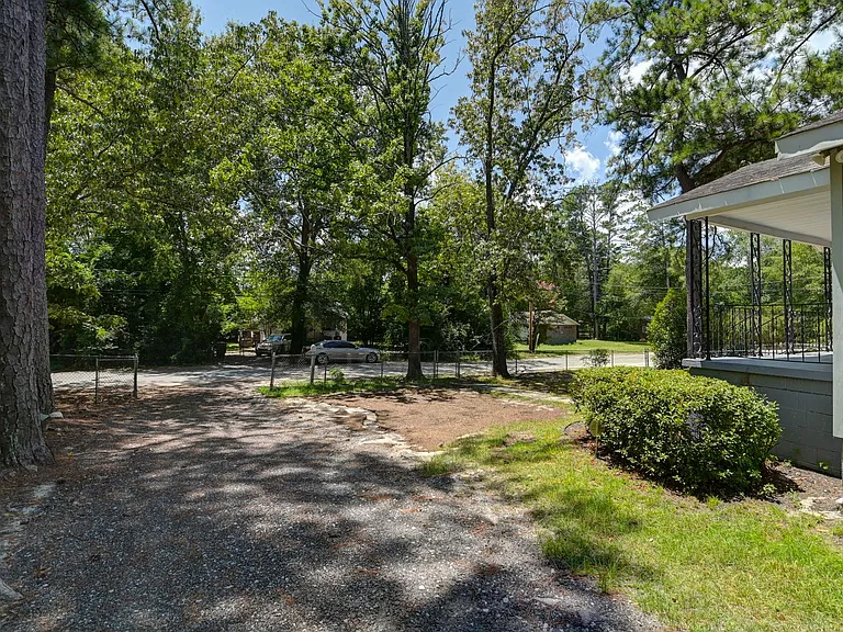 1330 Kingston Rd — Photo 36