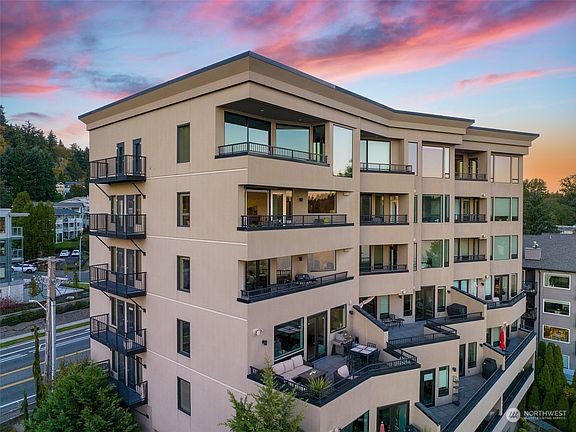 4th image of 9123 NE Juanita Drive #306