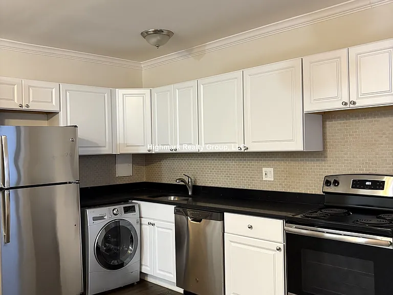 3349 N Marshfield Ave #209 — Photo 2