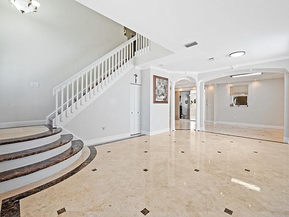 4th image of 550 NW 159th Avenue