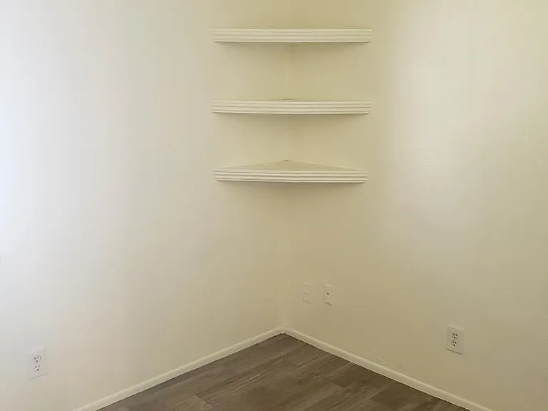 4644 N 26th Dr — Photo 16