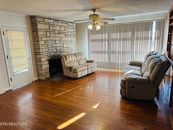 3rd image of 507 Robinson Dr