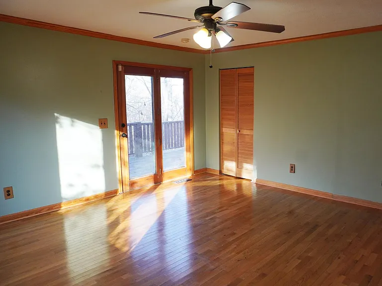 219 Merrylog Ln — Photo 5