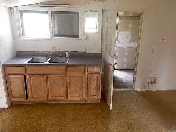 5th image of 300 McGuire Ln