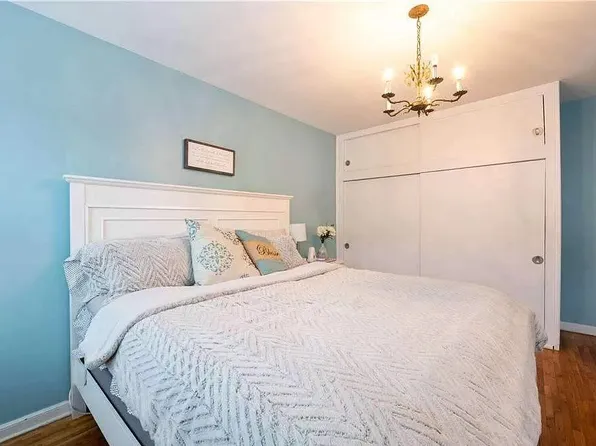 2229 Knapp Street image 17 of 31