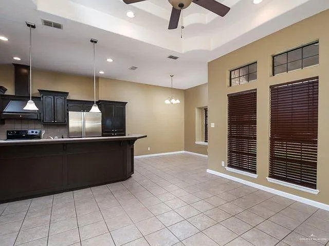 3 bed, 2.0 bath, 1807 sqft, $2,000 — Photo 4