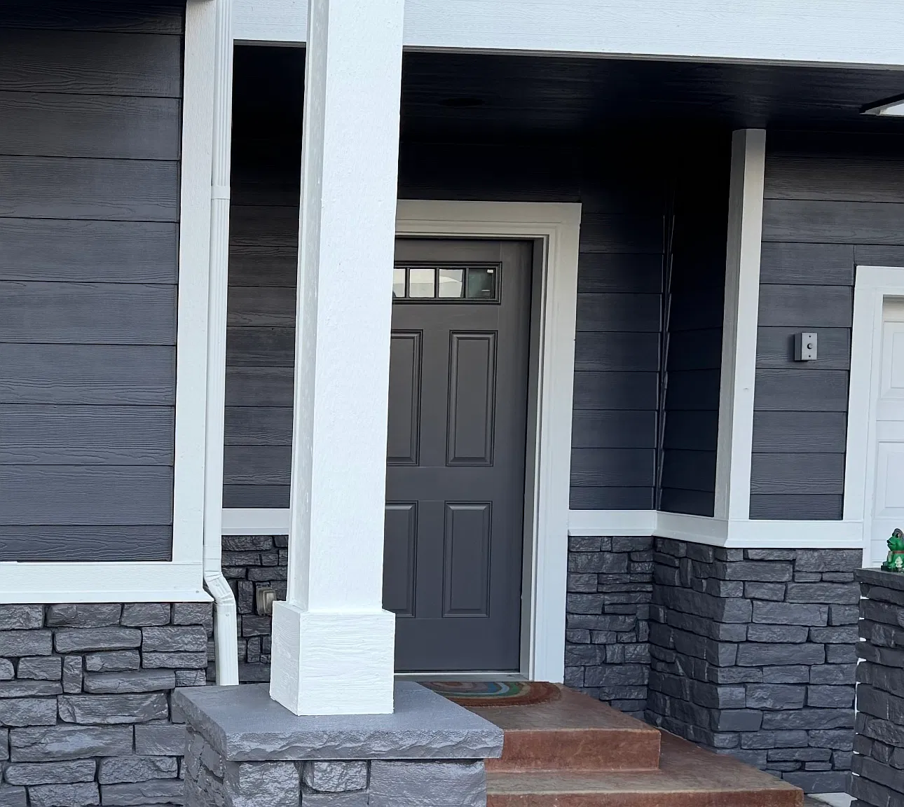 3 bed, 2100 sqft, $2,775 — Photo 2