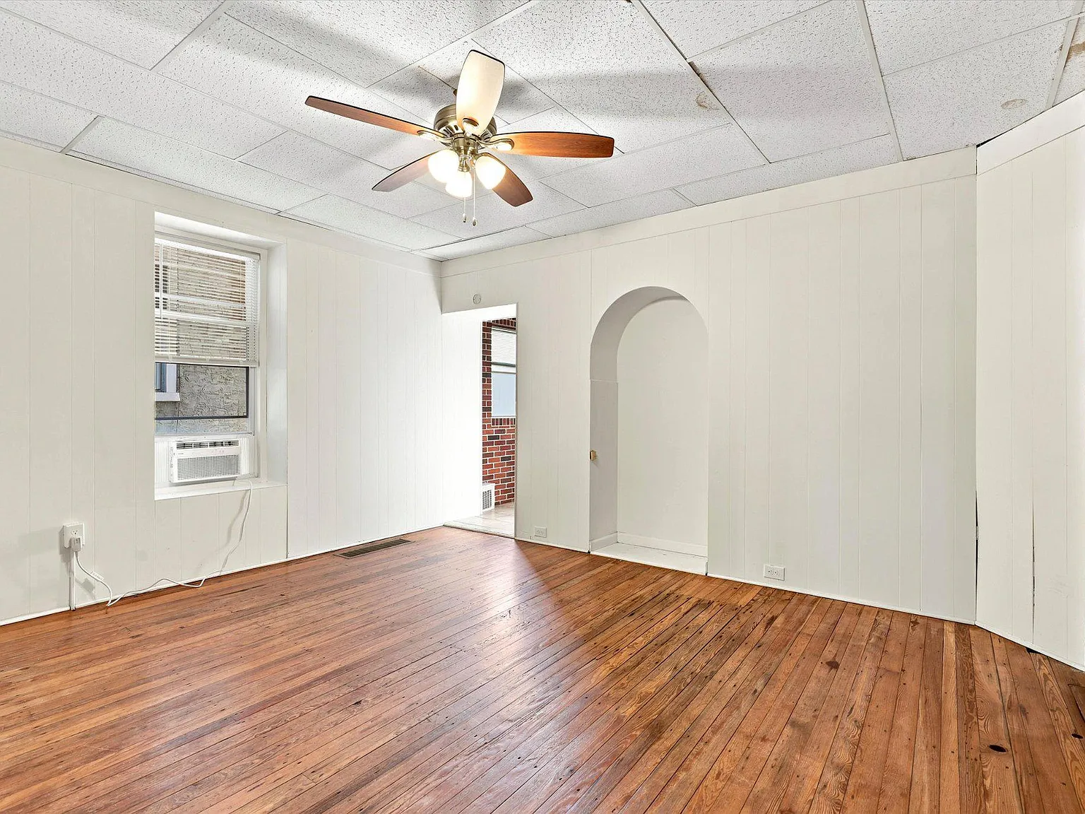 4 bed, 1.0 bath, 1880 sqft, $2,695 — Photo 4