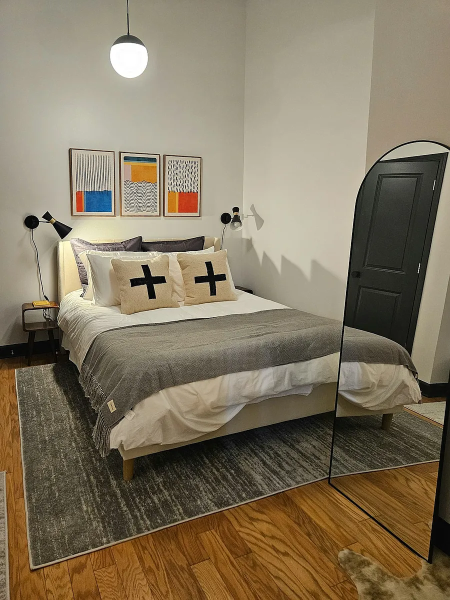 Bedroom - 172 River St #102