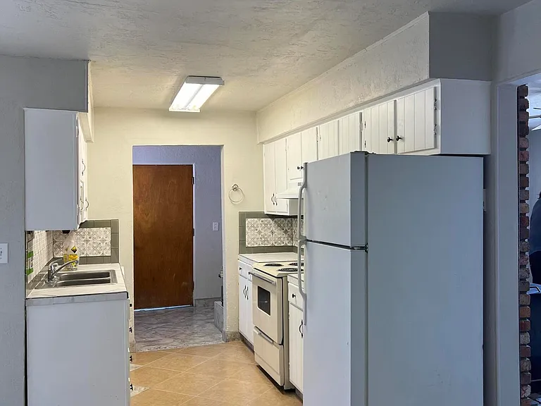 406 N 1st Ave — Photo 10