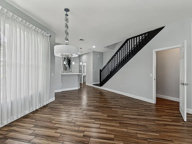1135 NE 3rd Ave — Photo 11