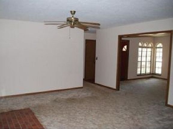 5th image of 1611 Cambridge Dr