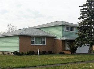 62 Diane Dr, West Seneca, NY 14224