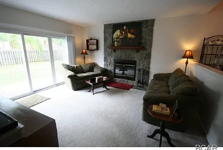 321 Courtford Dr — Photo 1