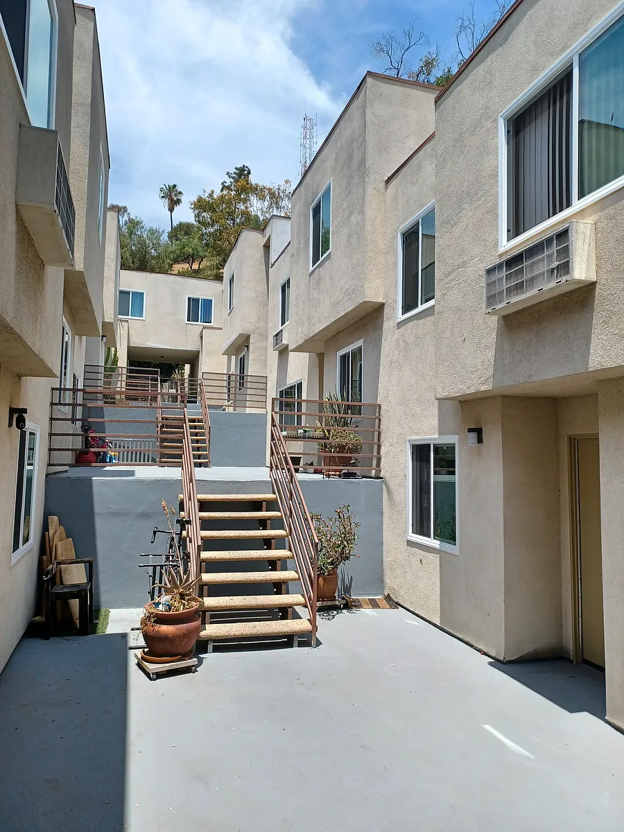 Building Photo - 1311 N Broadway #205