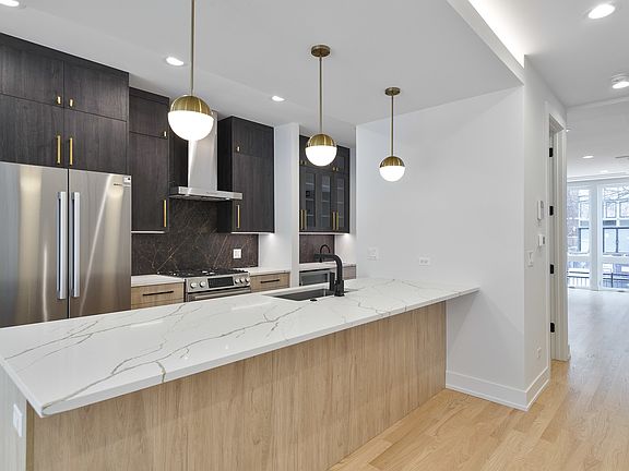 5th image of 4052 N Monticello Ave