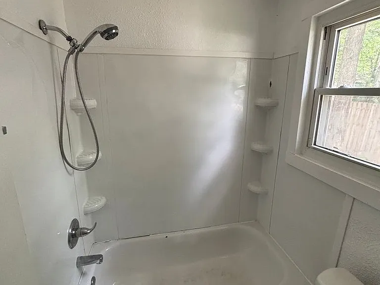 1531 W Webster St — Photo 5