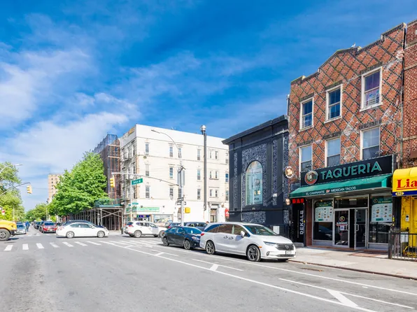 894 De Kalb Avenue image 2 of 4