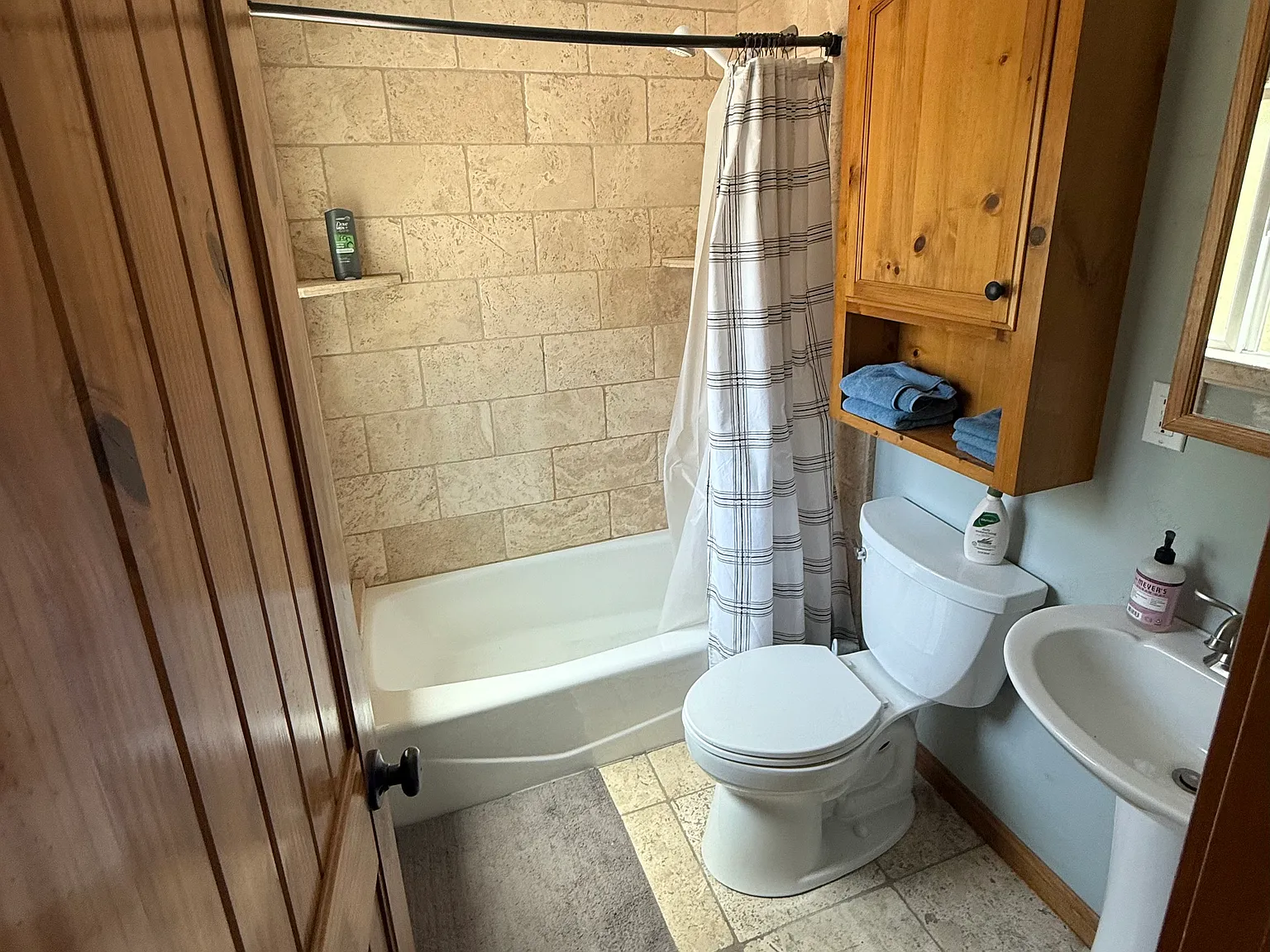 314 Emerald Dr — Photo 2