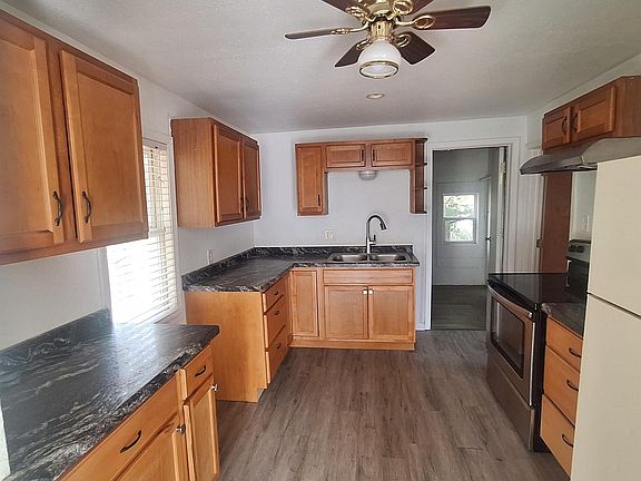 3rd image of 604 E A St