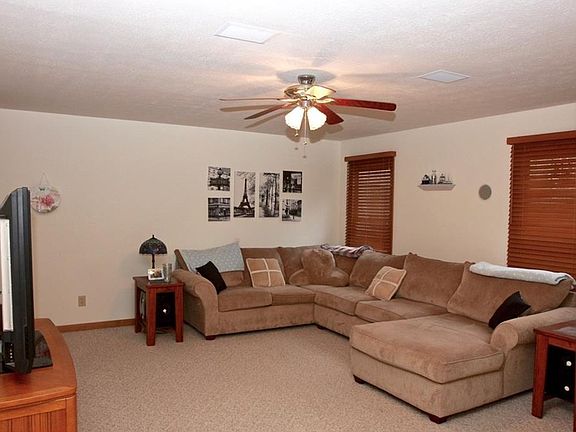3rd image of 2615 E Cottonwood Trl