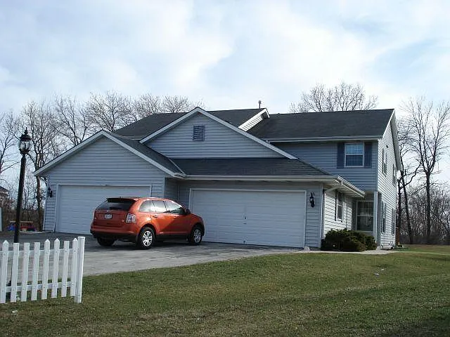 Zachary Court, Pewaukee — Photo 3