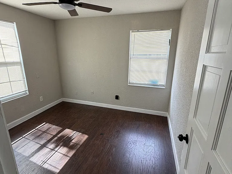 1405 Paula Dr — Photo 12