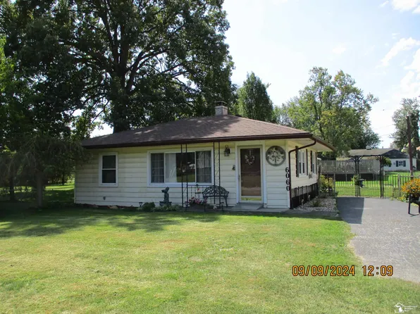 6060 Edwards St, South Rockwood, MI 48179