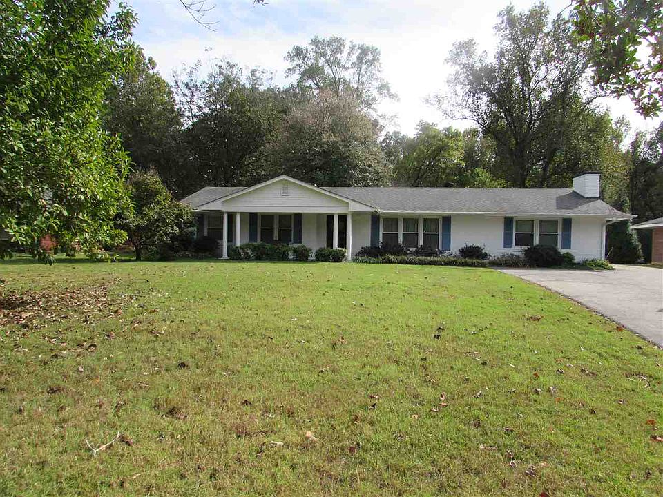 1st image of 1106 Country Club Ln