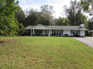 1106 Country Club Ln, Jackson, TN 38305