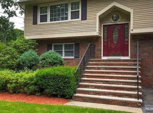 7 Meadow Ln, Kinnelon, NJ 07405