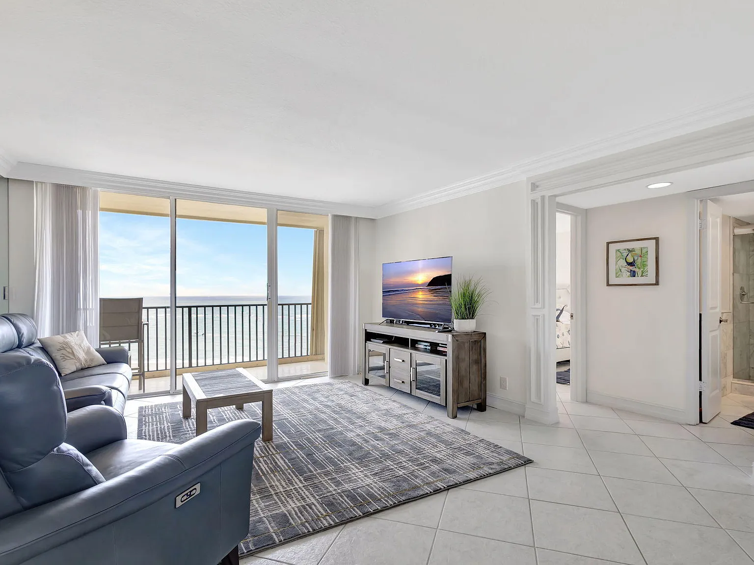 2 bed, 2.0 bath, 1170 sqft, $5,500 — Photo 4